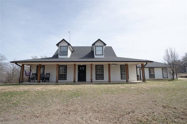 725 Hunter Trail, Bridgeport, TX 76426