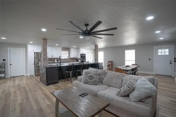 725 Hunter Trail, Bridgeport, TX 76426