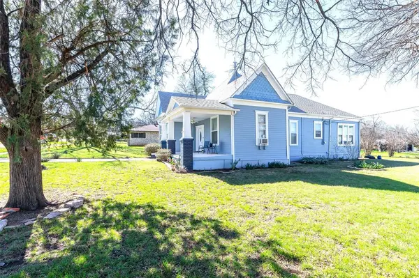 902 W 12th Street, Cisco, TX 76437