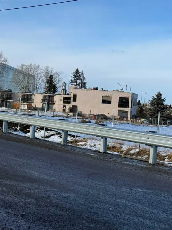 10623 West Valley RD, Calgary, AB T3B 5T2