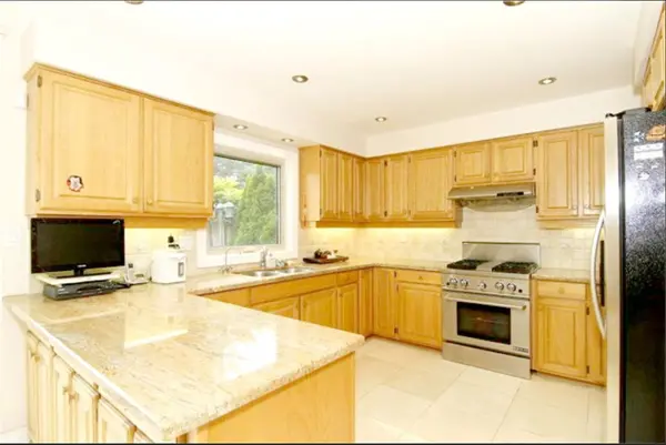 347 Fern AVE #Bsmt Room, Richmond Hill, ON L4C 8P6