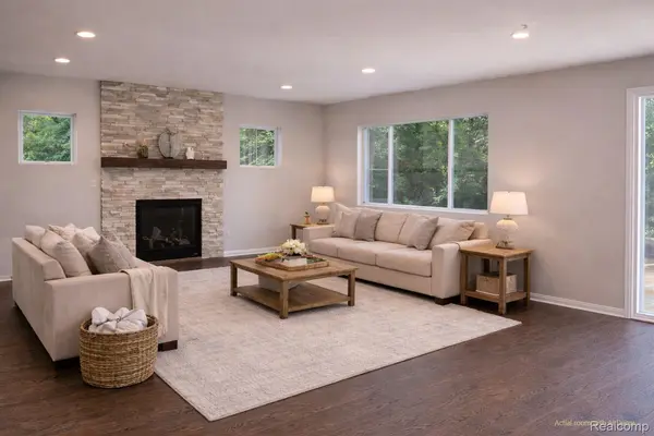 34607 John Bartley CIR, Sterling Heights, MI 48310