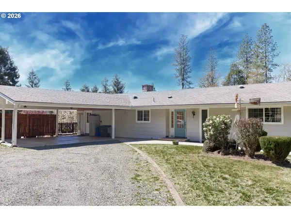 135 CHAMPAGNE DR, Roseburg, OR 97471