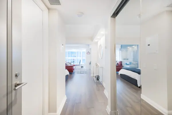 155 Yorkville AVE W #1610, Toronto C02, ON M5R 1C4