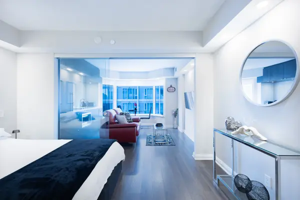 155 Yorkville AVE W #1610, Toronto C02, ON M5R 1C4