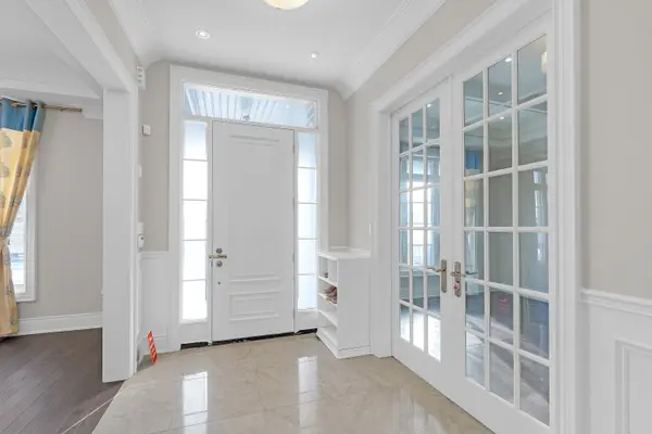 10 Stancroft DR, Richmond Hill, ON L4C 4N1