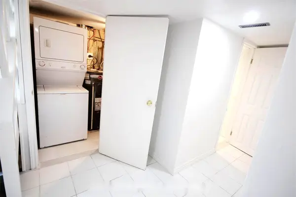 112 Leland ST #Bsmt Room, Hamilton, ON L8S 3A2