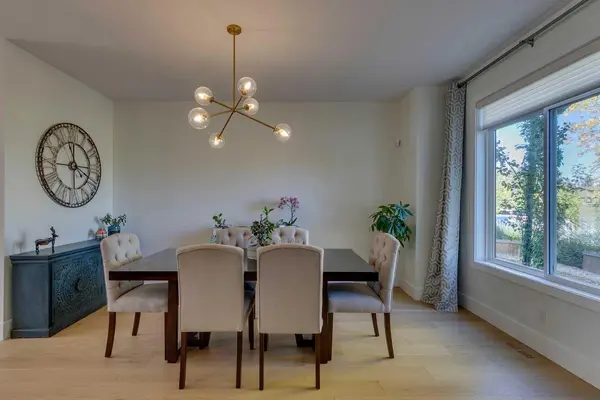 3529 40 ST SW, Calgary, AB T3E 3K3