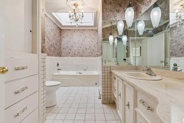 34 Rosery DR NW, Calgary, AB T2K1L7