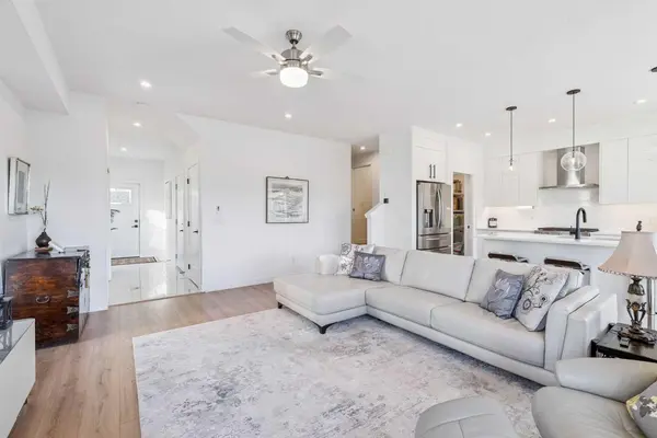 7820 Spring Willow DR SW #255, Calgary, AB T3H 6E1