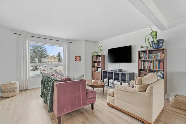 1301 Eagleview PL NW, High River, AB T1V 1Y8