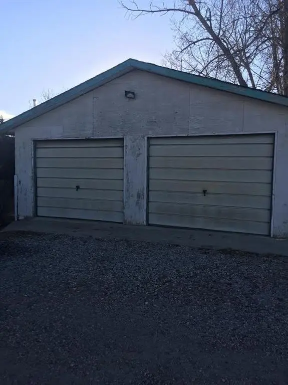 212 5 AVE, Strathmore, AB T1P 1B7