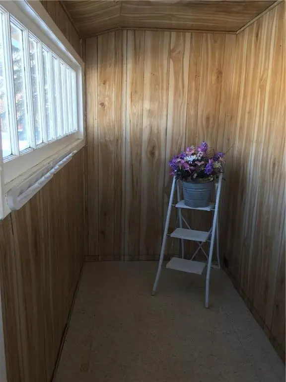 212 5 AVE, Strathmore, AB T1P 1B7