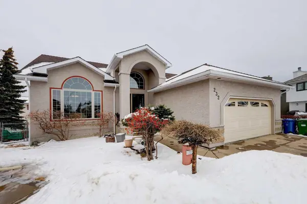 232 Hampshire PL NW, Calgary, AB T3A4Y7