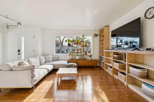 7207 Farrell RD SE, Calgary, AB T2H 0T7