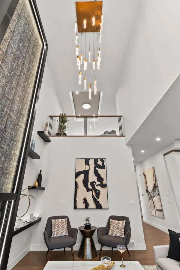 102 South Shore RD, Chestermere, AB T1X 3G2