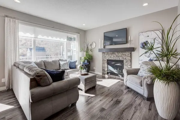 255 Riviera WAY, Cochrane, AB T4C 0Z2