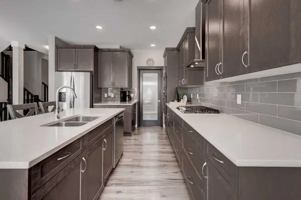 255 Riviera WAY, Cochrane, AB T4C 0Z2