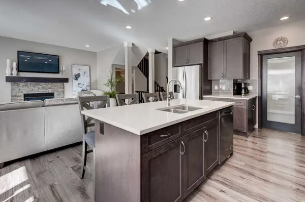 255 Riviera WAY, Cochrane, AB T4C 0Z2