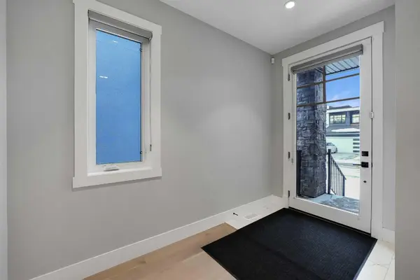 106 Rock Lake HTS NW, Calgary, AB T3G 0G3