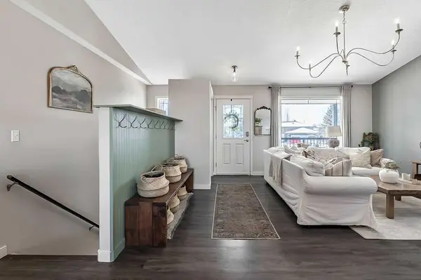 1724 4 AVE SE, High River, AB T1V 1W4