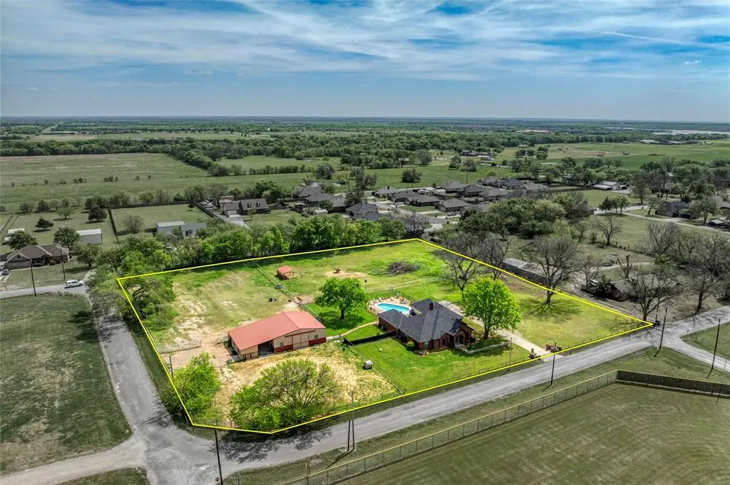 501 N Van Zandt Street, Tioga, TX 76271