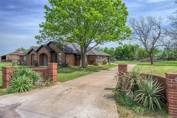 501 N Van Zandt Street, Tioga, TX 76271