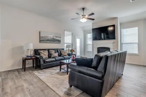 3208 Brady Starr Drive, Aubrey, TX 76227