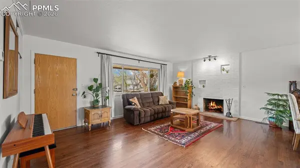 825 Panorama DR, Colorado Springs, CO 80904