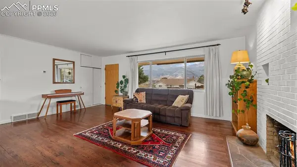 825 Panorama DR, Colorado Springs, CO 80904