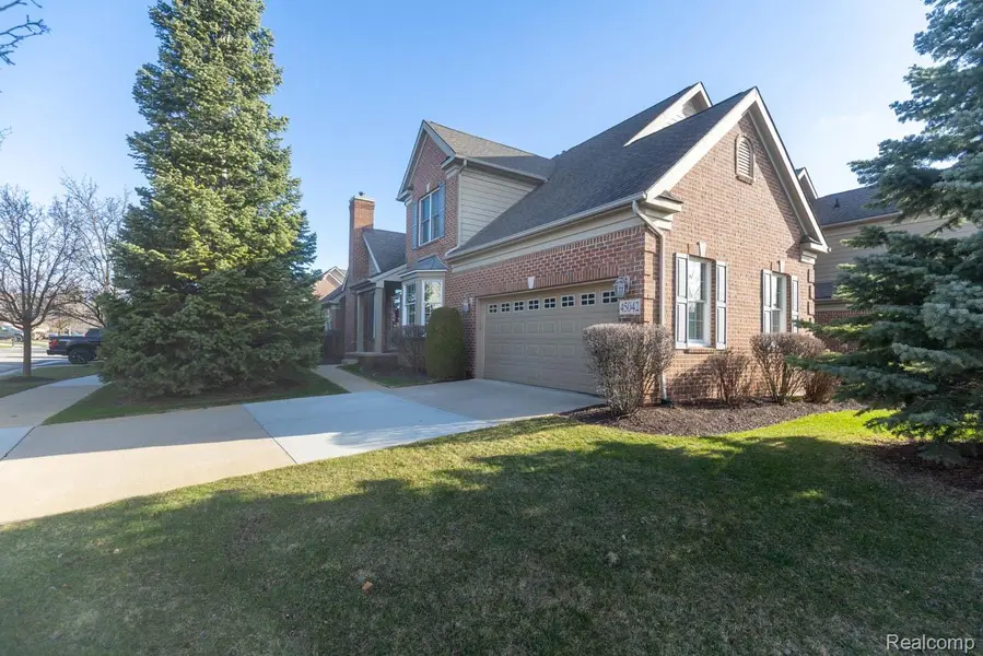 45042 Broadmoor CIR S, Northville Township, MI 48168