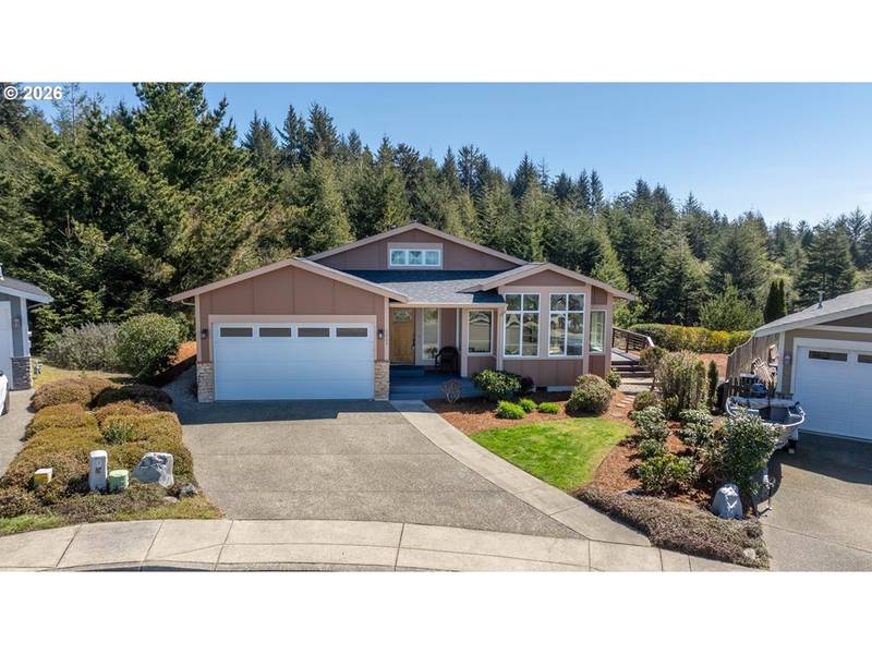 1225 NAUTICAL LN, Coos Bay, OR 97420