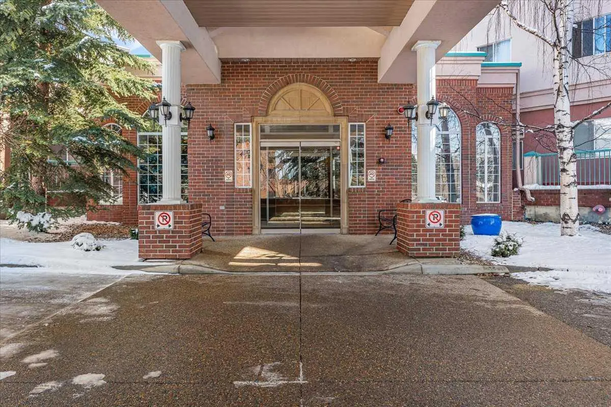 200 Lincoln WAY SW #302, Calgary, AB T3E 7G7