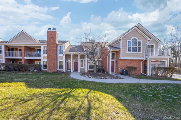 56075 Chesapeake CIR #242, Shelby Charter Township, MI 48316