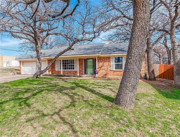 97 Regents Park,  Bedford,  TX 76022