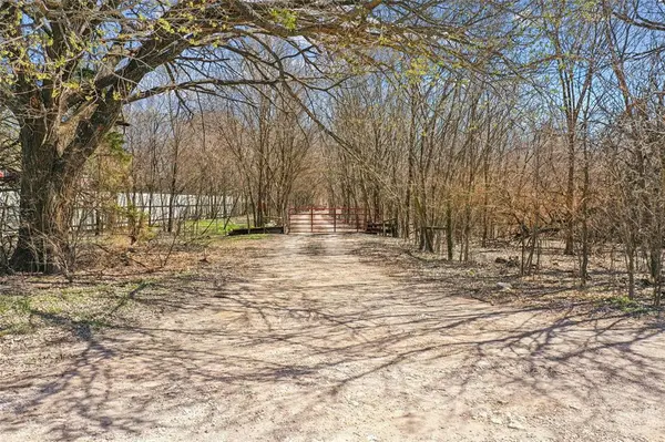 1001 Ovilla Road, Waxahachie, TX 75167