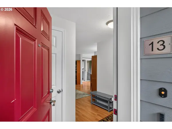 47 EAGLE CREST DR #13, Lake Oswego, OR 97035