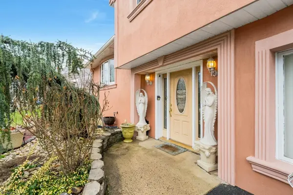 8 Monaghan Rd, Edison Twp., NJ 08817