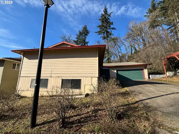 6571 OAKRIDGE DR, Gladstone, OR 97027