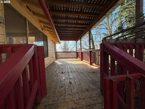 6571 OAKRIDGE DR, Gladstone, OR 97027