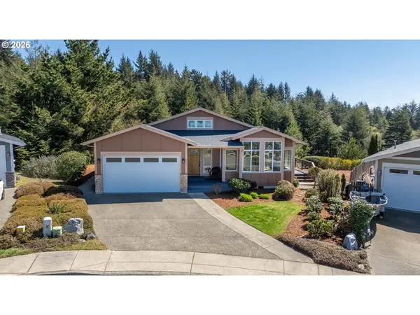 1225 NAUTICAL LN, Coos Bay, OR 97420