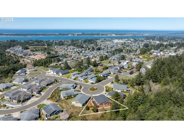 1225 NAUTICAL LN, Coos Bay, OR 97420