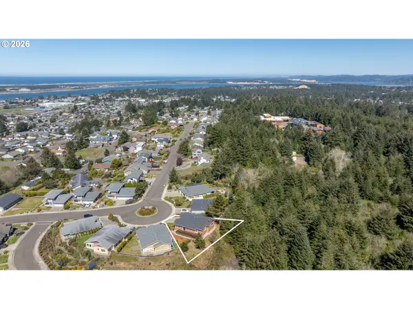 1225 NAUTICAL LN, Coos Bay, OR 97420