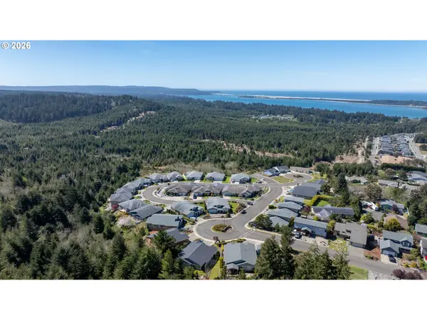 1225 NAUTICAL LN, Coos Bay, OR 97420