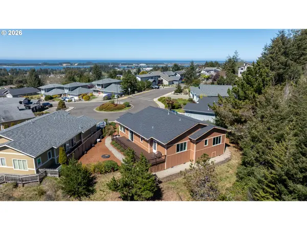 1225 NAUTICAL LN, Coos Bay, OR 97420