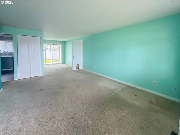 2080 UMPQUA RD, Woodburn, OR 97071