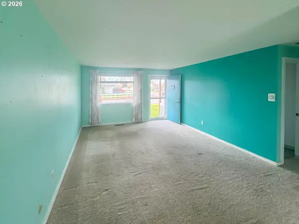 2080 UMPQUA RD, Woodburn, OR 97071