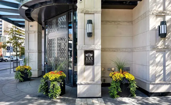 133 Hazelton AVE #501, Toronto C02, ON M5R 2E4