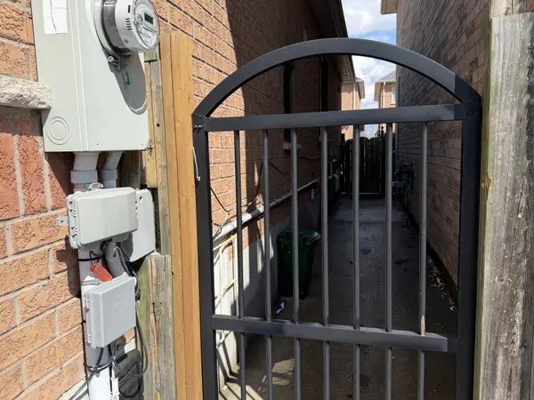 10 Sheldon DR #Bsmt, Ajax, ON L1T 4K7