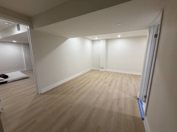 10 Sheldon DR #Bsmt, Ajax, ON L1T 4K7